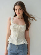 Regata Cropped Romântica com Babados e Bordado Floral