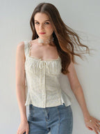 Regata Cropped Romântica com Babados e Bordado Floral