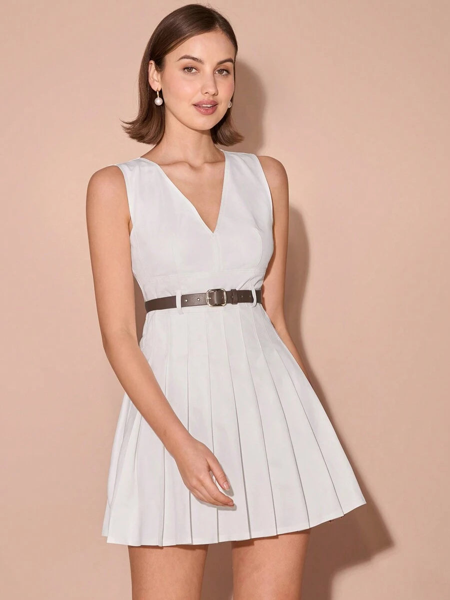 Vestido Curto Plissado Sem Mangas com Cinto