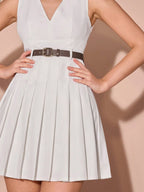 Vestido Curto Plissado Sem Mangas com Cinto