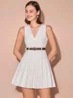 Vestido Curto Plissado Sem Mangas com Cinto