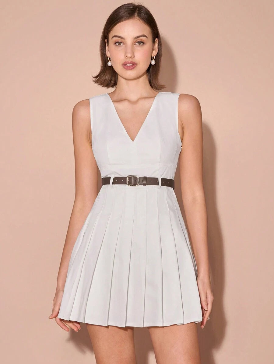 Vestido Curto Plissado Sem Mangas com Cinto
