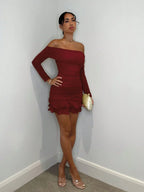 Vestido Curto Delicado e Charmoso com Mangas Longas