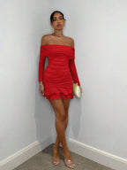 Vestido Curto Delicado e Charmoso com Mangas Longas