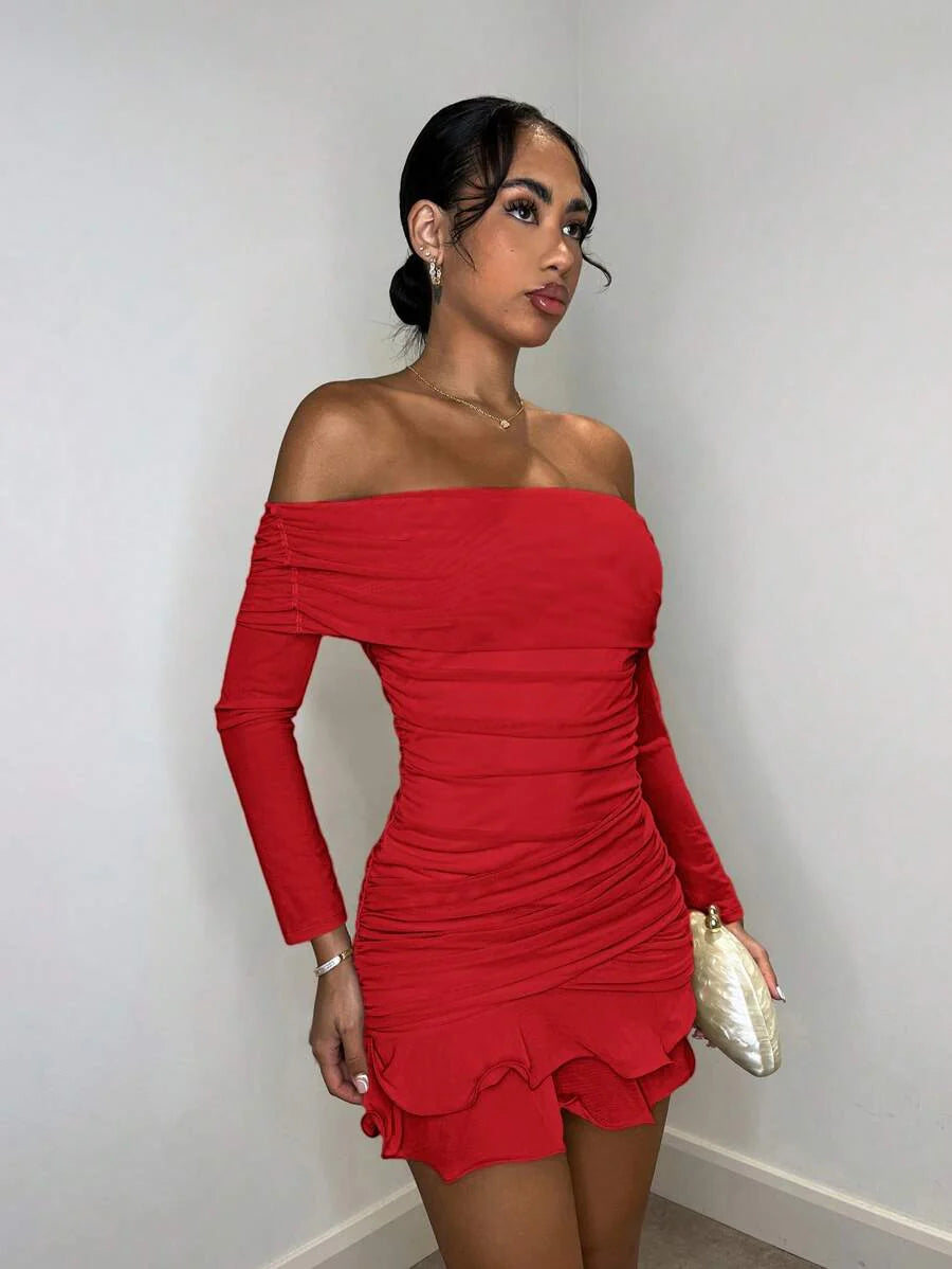 Vestido Curto Delicado e Charmoso com Mangas Longas