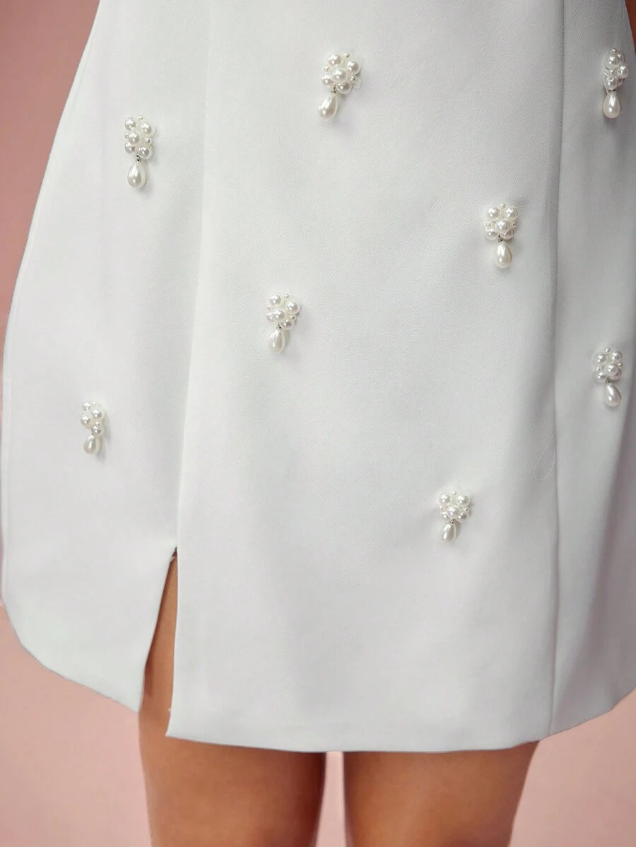 Vestido Curto Elegante  com Decoração de Pérolas
