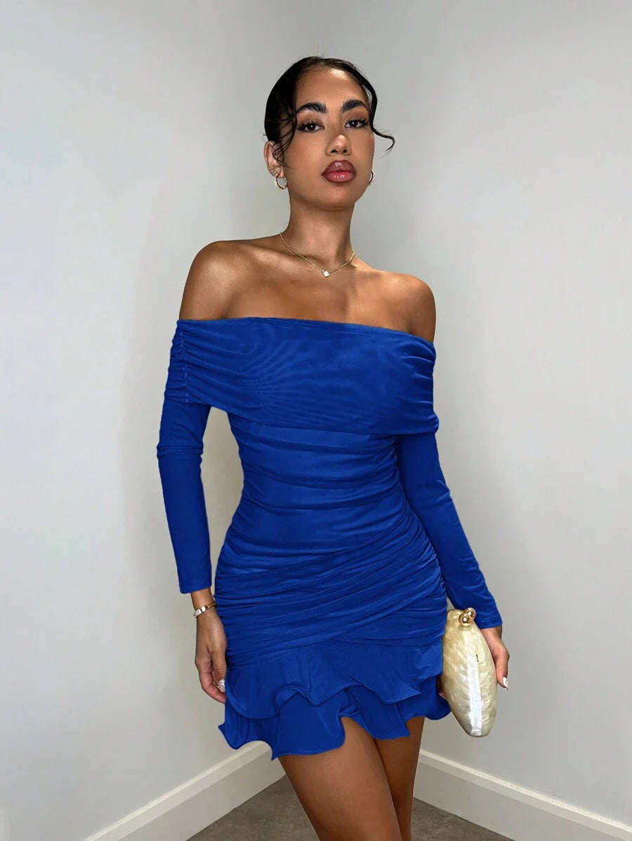 Vestido Curto Delicado e Charmoso com Mangas Longas