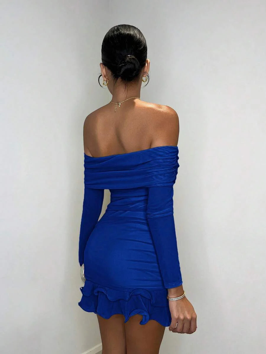 Vestido Curto Delicado e Charmoso com Mangas Longas