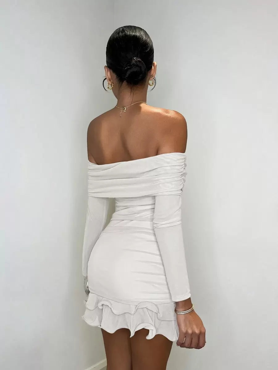 Vestido Curto Delicado e Charmoso com Mangas Longas