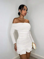 Vestido Curto Delicado e Charmoso com Mangas Longas