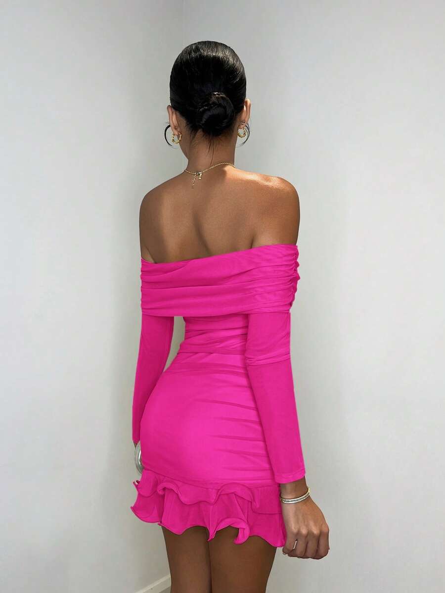 Vestido Curto Delicado e Charmoso com Mangas Longas