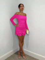 Vestido Curto Delicado e Charmoso com Mangas Longas