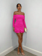 Vestido Curto Delicado e Charmoso com Mangas Longas