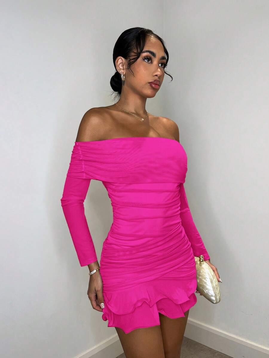 Vestido Curto Delicado e Charmoso com Mangas Longas