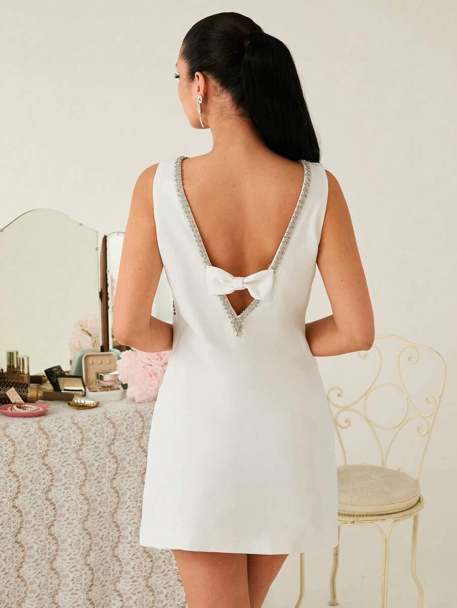 Vestido mini branco com Pedras brilhantes