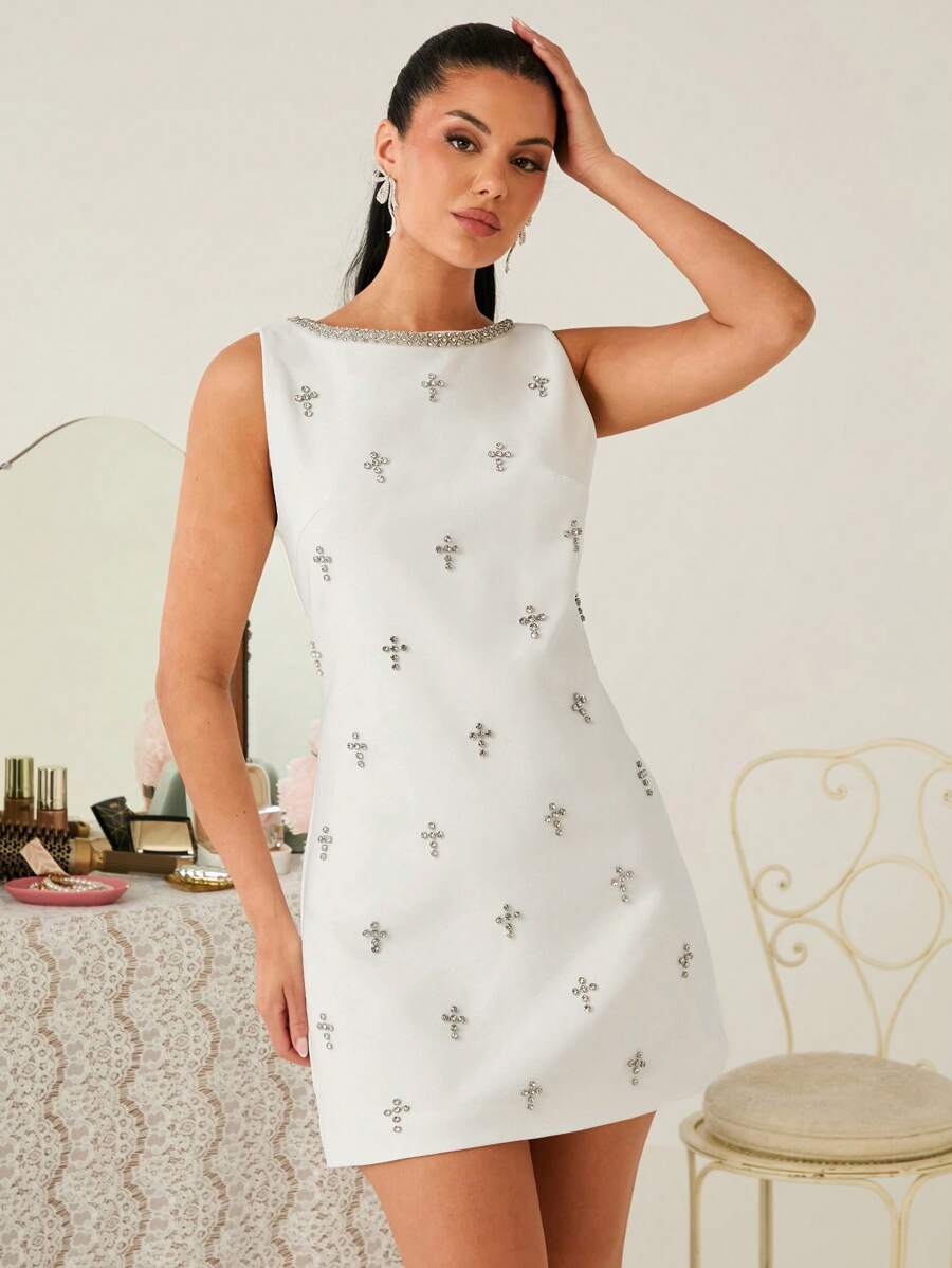Vestido mini branco com Pedras brilhantes