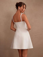 Vestido Mini Elegante de Alça Fina com Detalhe em Pérolas