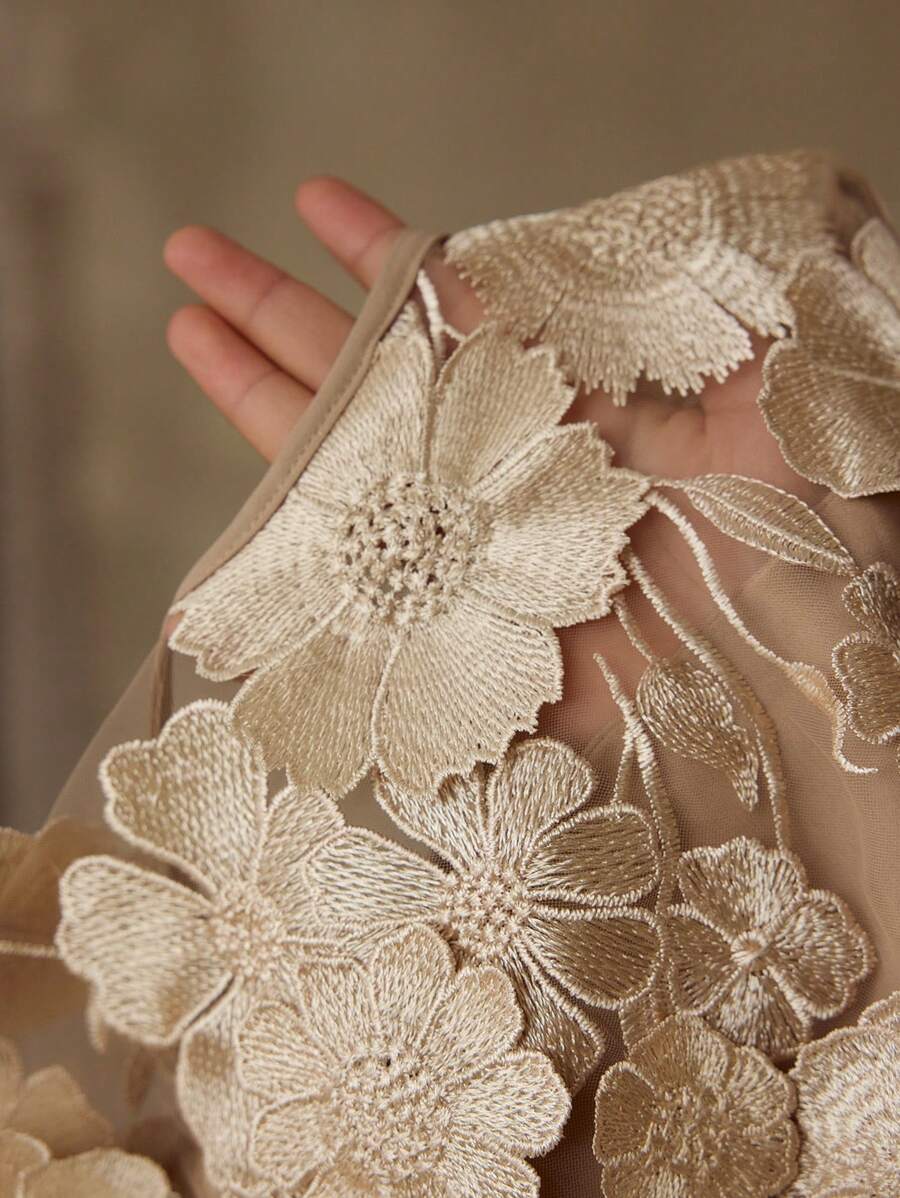 Vestido Floral Contorno