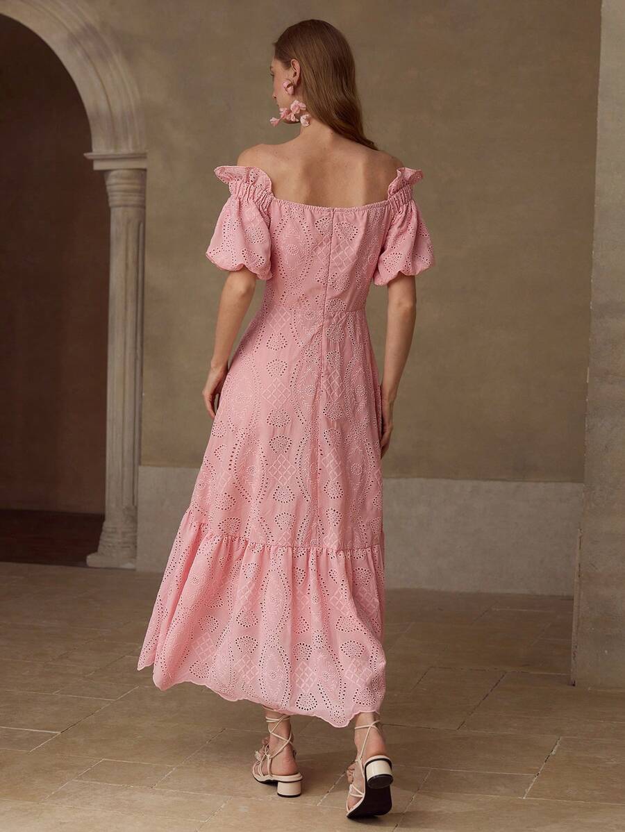 Vestido Bordado Ombro de Fora