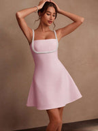 Vestido Mini Elegante de Alça Fina com Detalhe em Pérolas