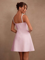 Vestido Mini Elegante de Alça Fina com Detalhe em Pérolas