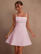 Vestido Mini Elegante de Alça Fina com Detalhe em Pérolas