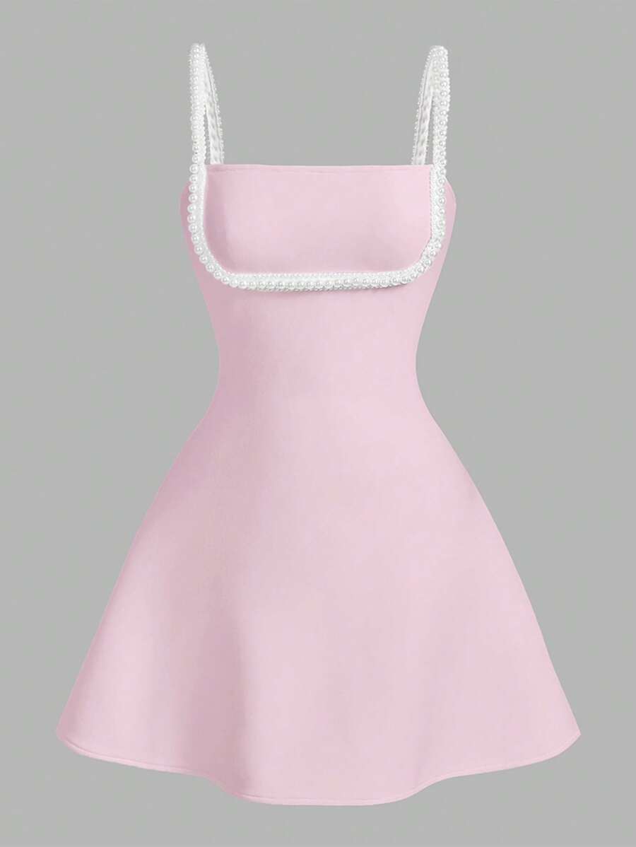 Vestido Mini Elegante de Alça Fina com Detalhe em Pérolas