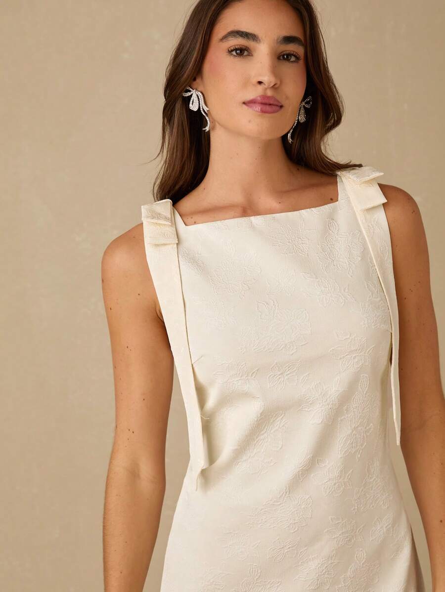 Vestido mini com laço sem mangas