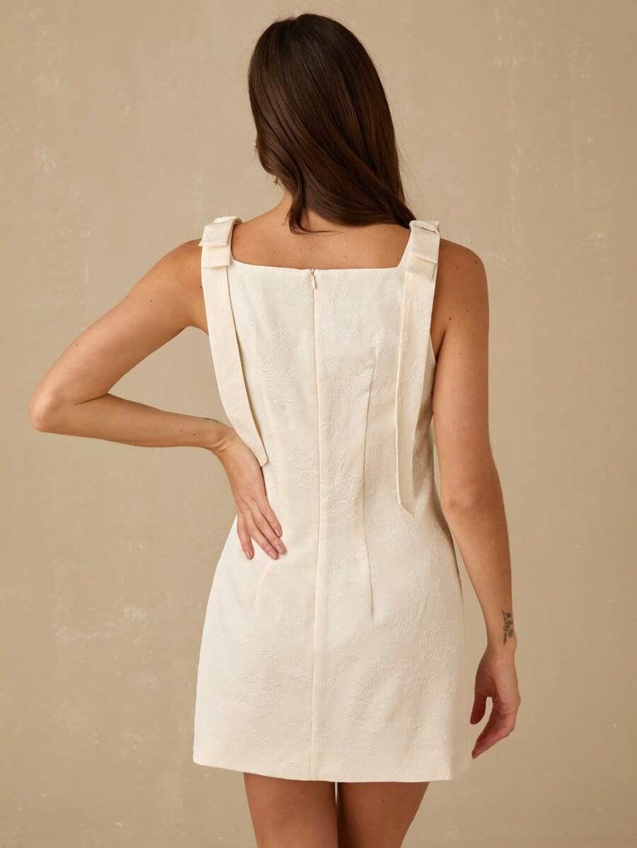 Vestido mini com laço sem mangas