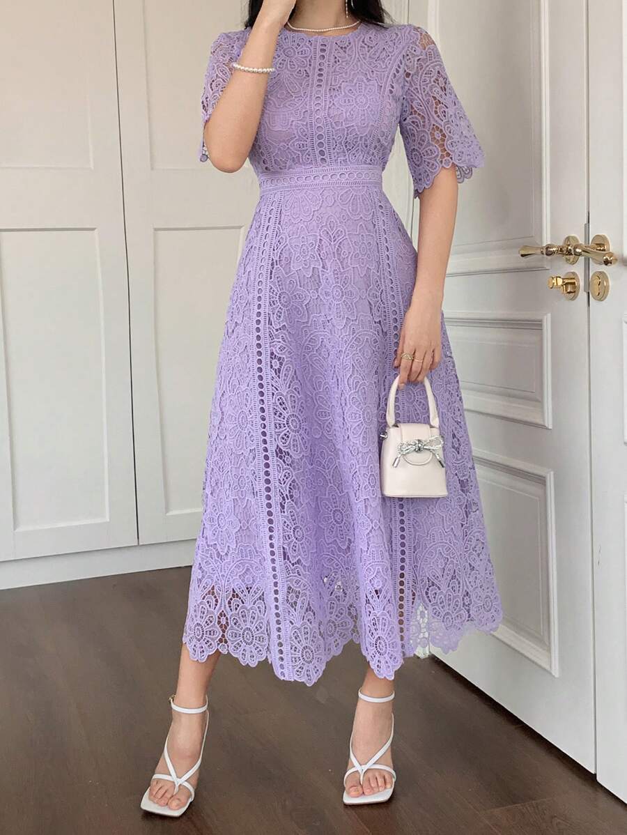 Vestido Elegante de Renda Vazada