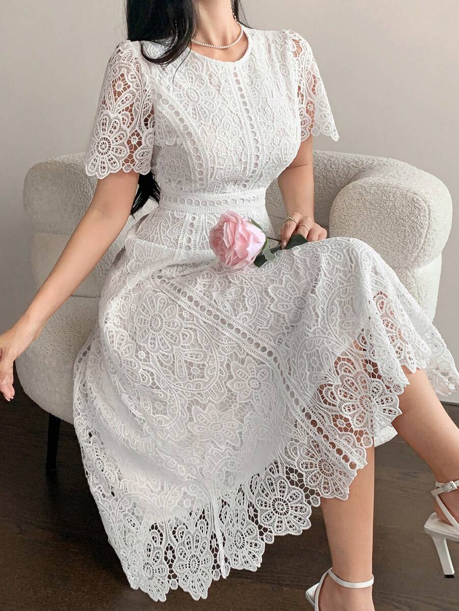 Vestido Elegante de Renda Vazada