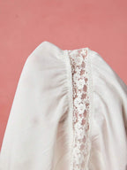 Regata Elegante de Verão com Renda e Alças Finas