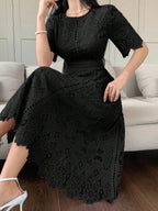 Vestido Elegante de Renda Vazada