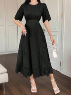 Vestido Elegante de Renda Vazada