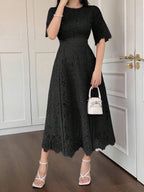 Vestido Elegante de Renda Vazada