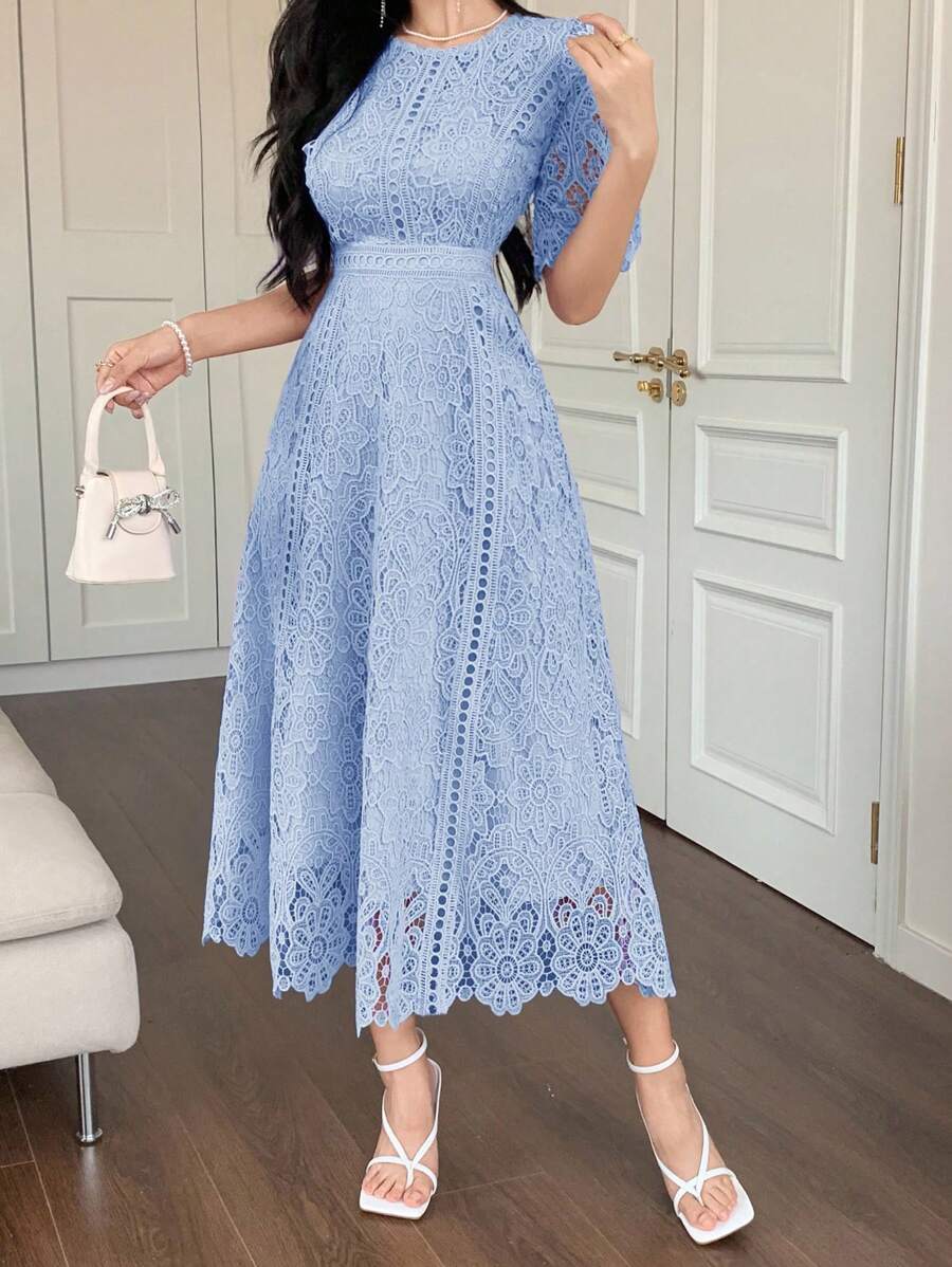 Vestido Elegante de Renda Vazada