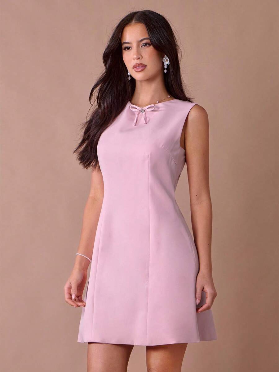 Vestido com Decote Redondo Sem Mangas