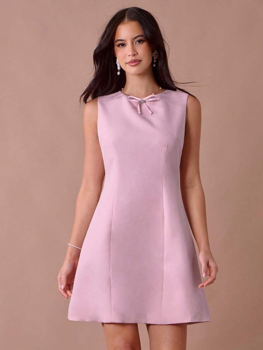 Vestido com Decote Redondo Sem Mangas