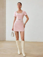 Vestido Mini Premium com Decote Quadrado e Detalhes em Pérolas