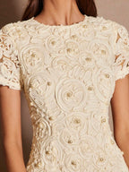 Vestido Curto  com Manga Bufante e Aplicação Floral