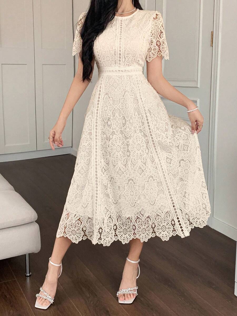 Vestido Elegante de Renda Vazada