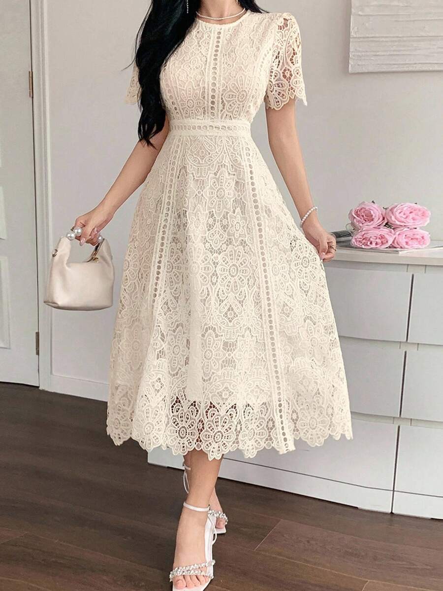 Vestido Elegante de Renda Vazada