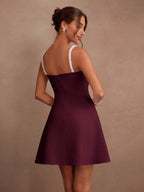 Vestido Mini Elegante de Alça Fina com Detalhe em Pérolas