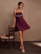 Vestido Mini Elegante de Alça Fina com Detalhe em Pérolas