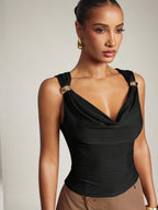 Top Cropped Elegante com Decote Drapeado e Detalhe Dourado