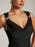 Top Cropped Elegante com Decote Drapeado e Detalhe Dourado