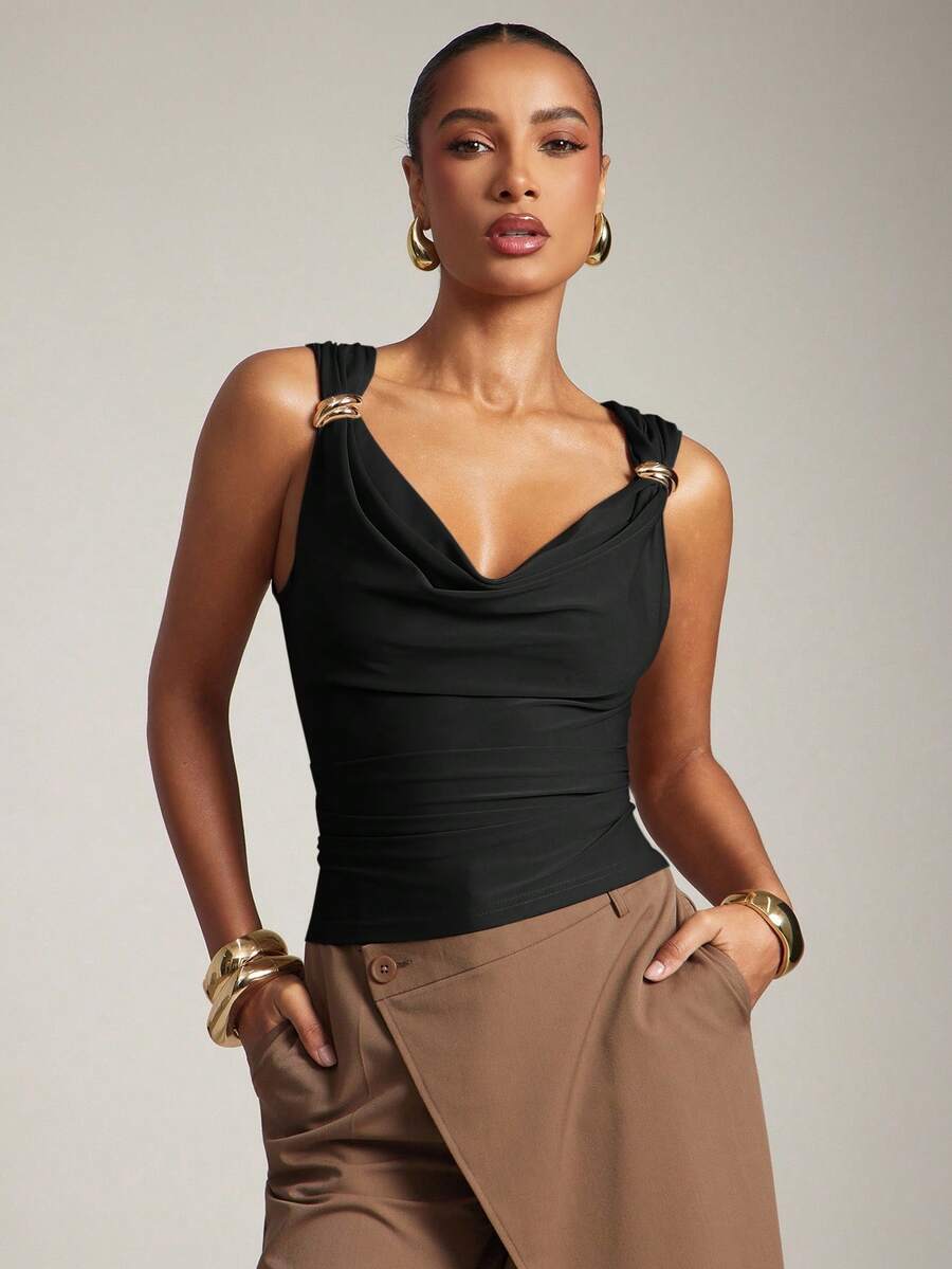 Top Cropped Elegante com Decote Drapeado e Detalhe Dourado