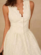 Vestido Longo Elegante com Decote em V Bordado e Cintura Ajustada