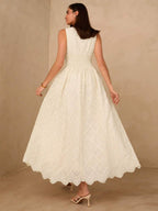 Vestido Longo Elegante com Decote em V Bordado e Cintura Ajustada