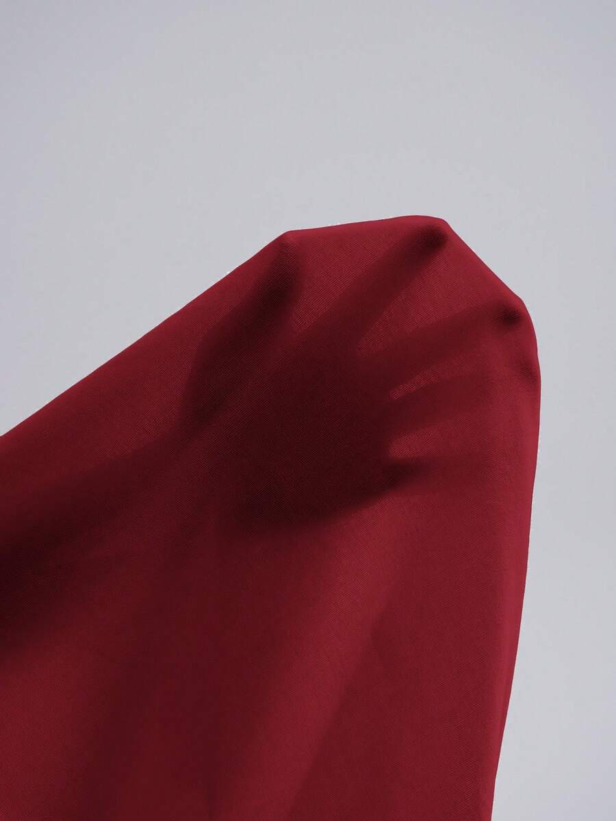 Conjunto Chic – 2 Peças com Top Bandeau e Mini Saia